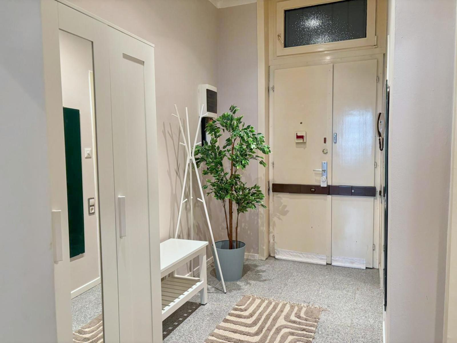 Apartament Spacious And Near Metro I Close To Parks I Akh Wiedeń Zewnętrze zdjęcie